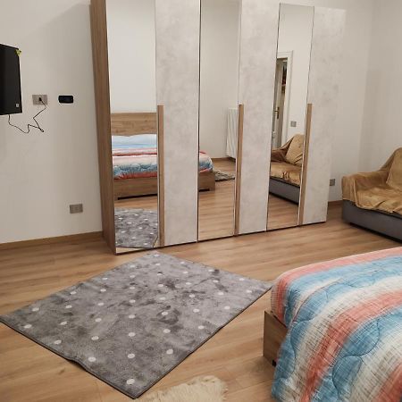 Appartamenti Lungo Fiume 506 Sesto Calende Bagian luar foto